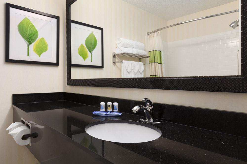 נורת' קנטון Fairfield Inn & Suites Canton מראה חיצוני תמונה